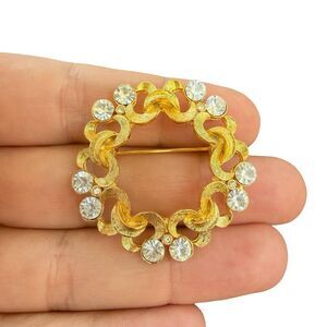 Vintage Jewelry Gold Tone Wreath with rhinestones  Brooch Pin